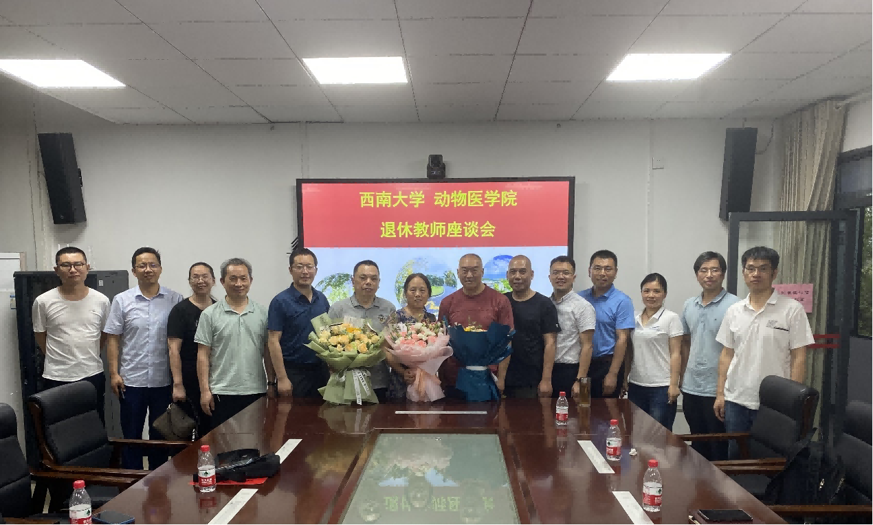 91自拍
为唐建华、伍莉和陈吉轩三位老师举行退休座谈会