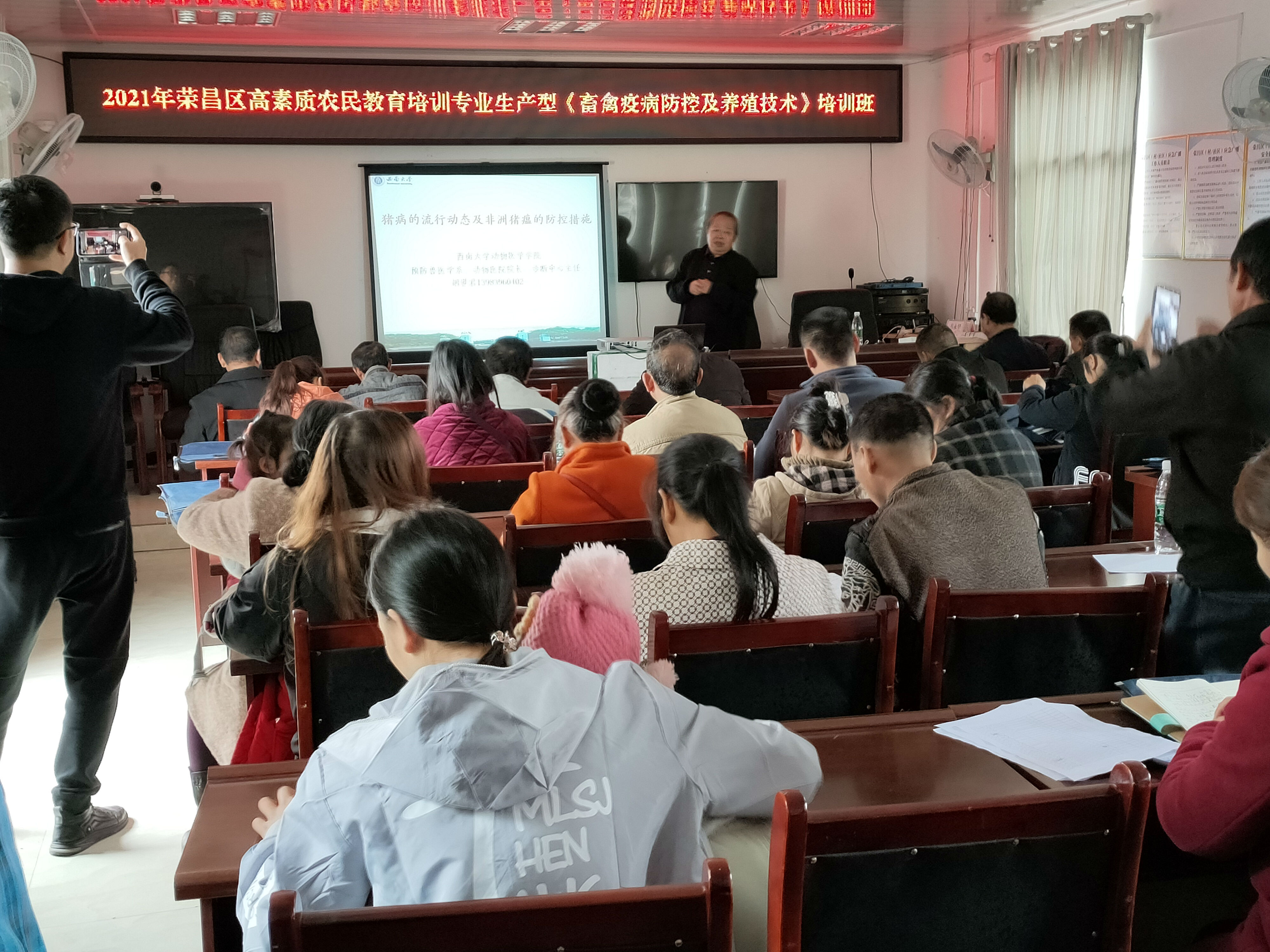 91自拍
胡世君副教授授课.jpg